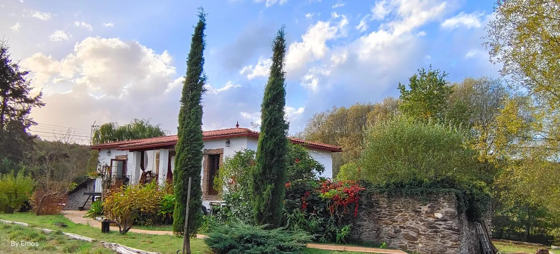 VENTA DE CASA CON TERRENO - Imagen 2