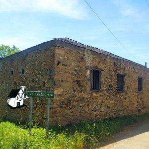 VENTA DE CASA DE PIEDRA IDEAL PARA REFORMAR