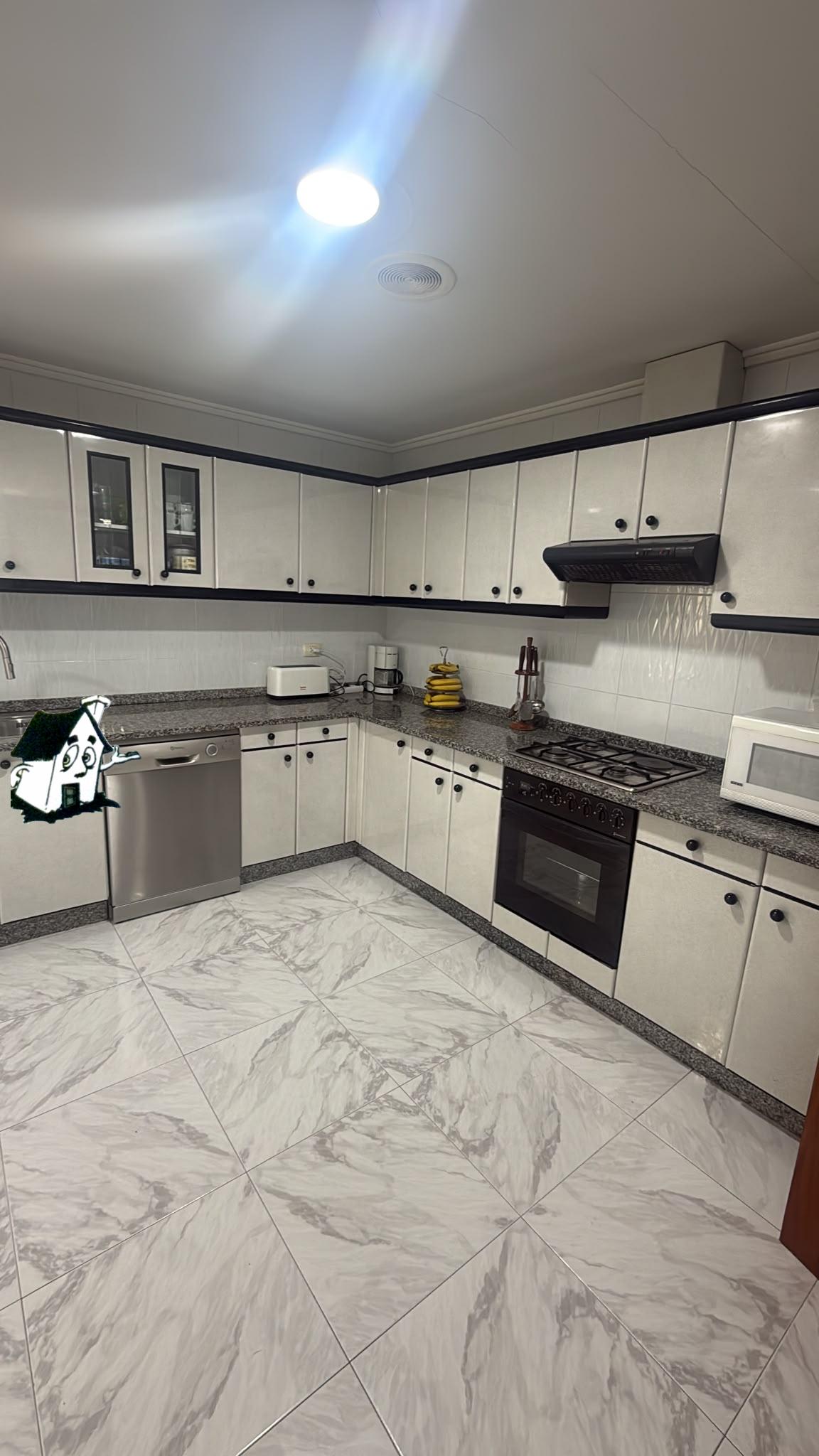 VENTA DE PISO CON GARAJE Y TRASTERO - Imagen 2