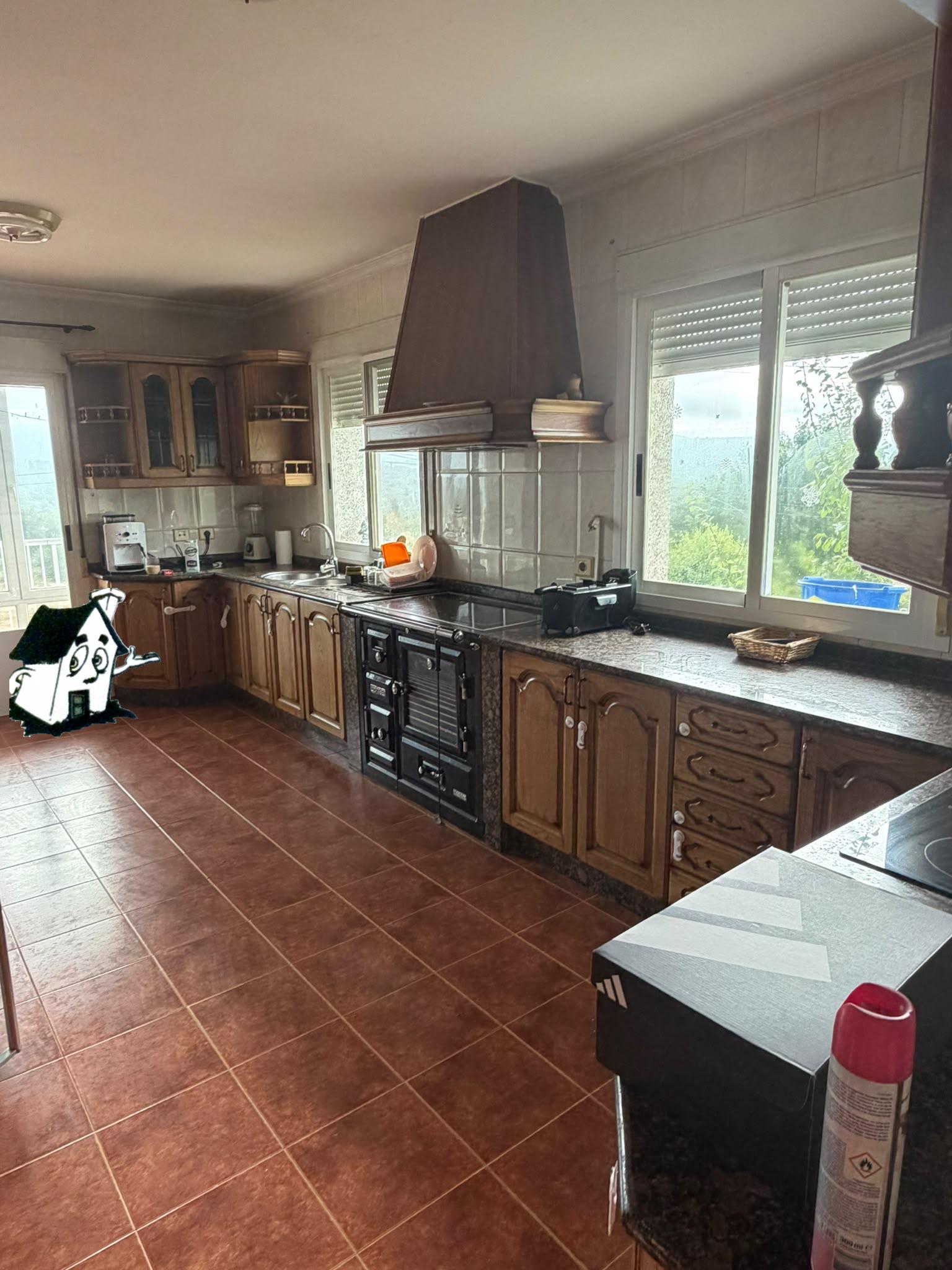 VENTA DE CASA CON TERRENO EN SOBER - Imagen 3